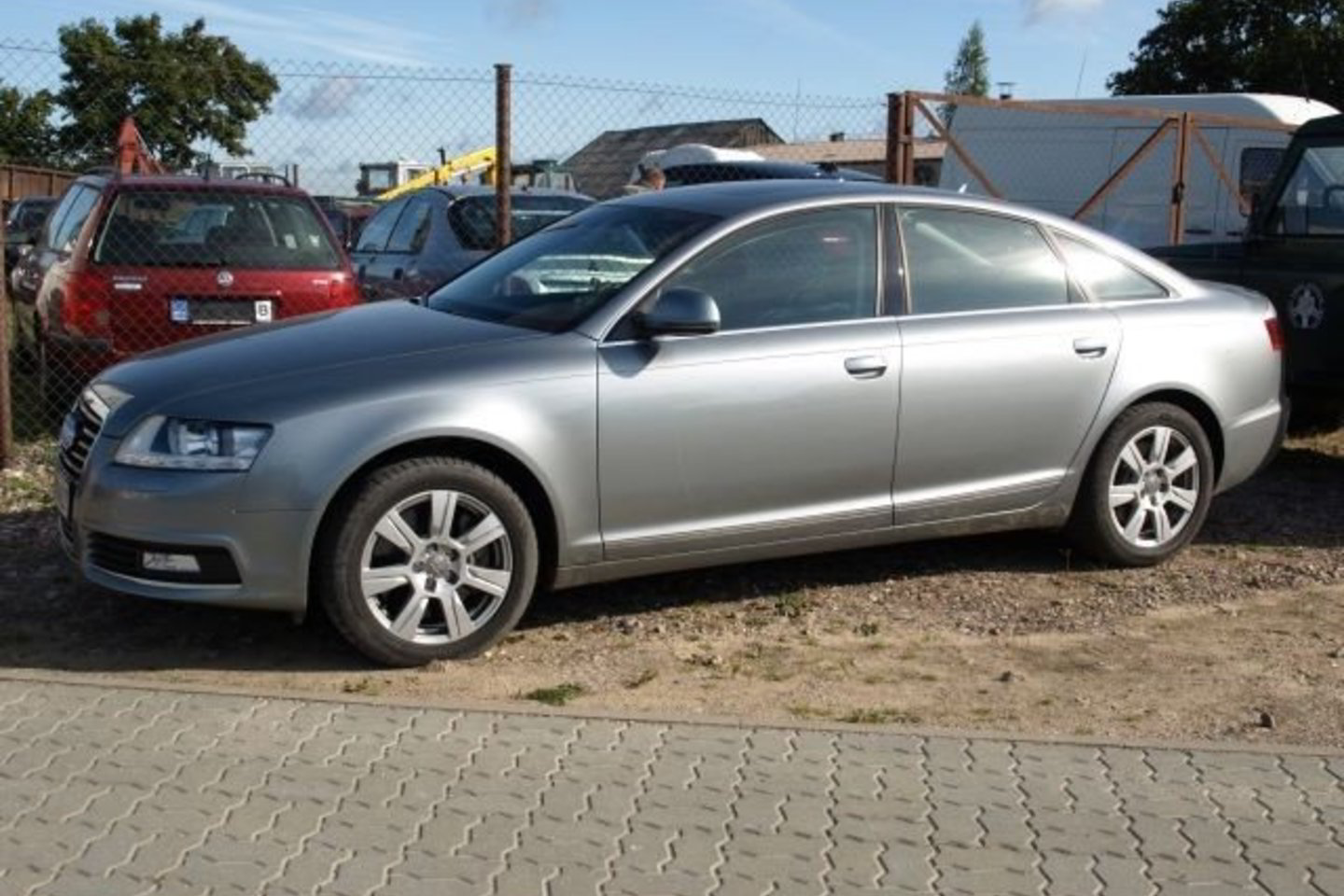 Nepatvirtintais duomenimis, automobilyje buvo sumontuota moderni navigacinė sistema.