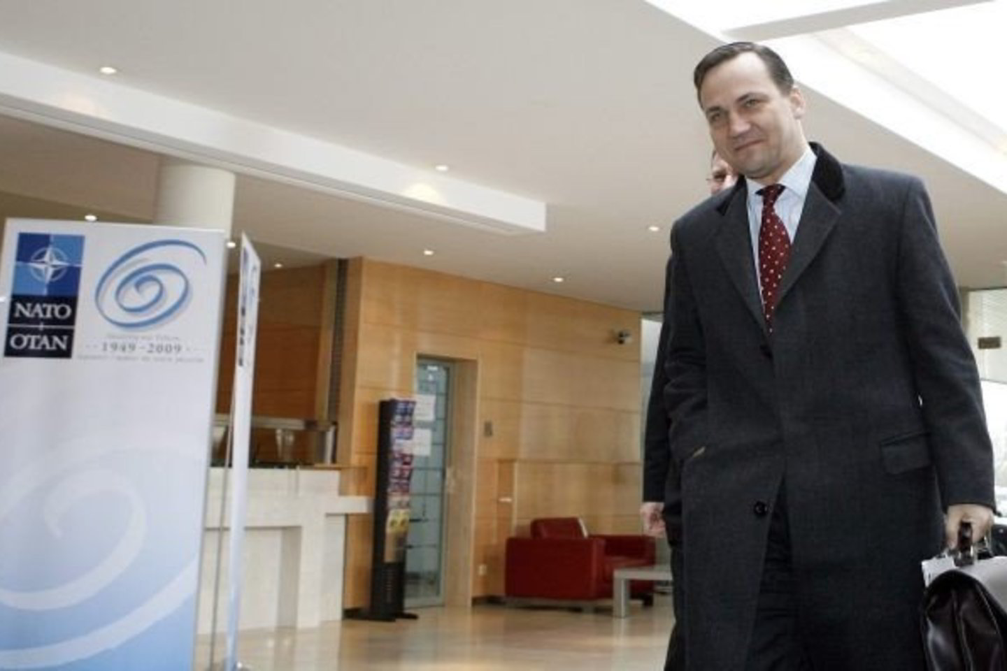 R.Sikorskis priverstas atsisukti į Europą.