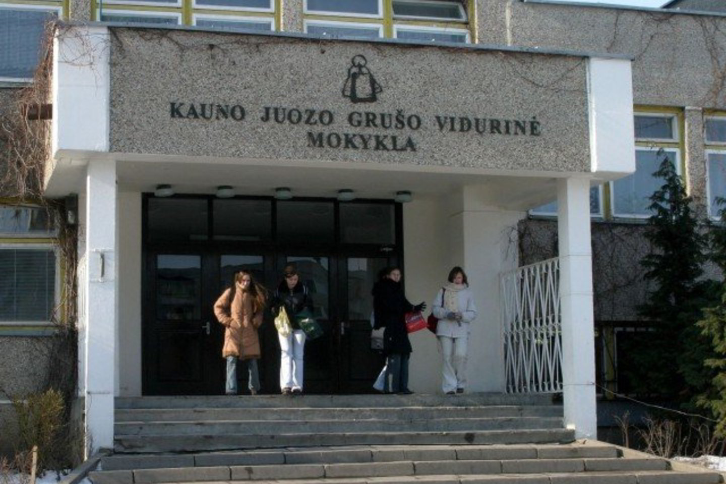 Kauno J.Grušo vidurinė mokykla telkia dailei gabius moksleivius.