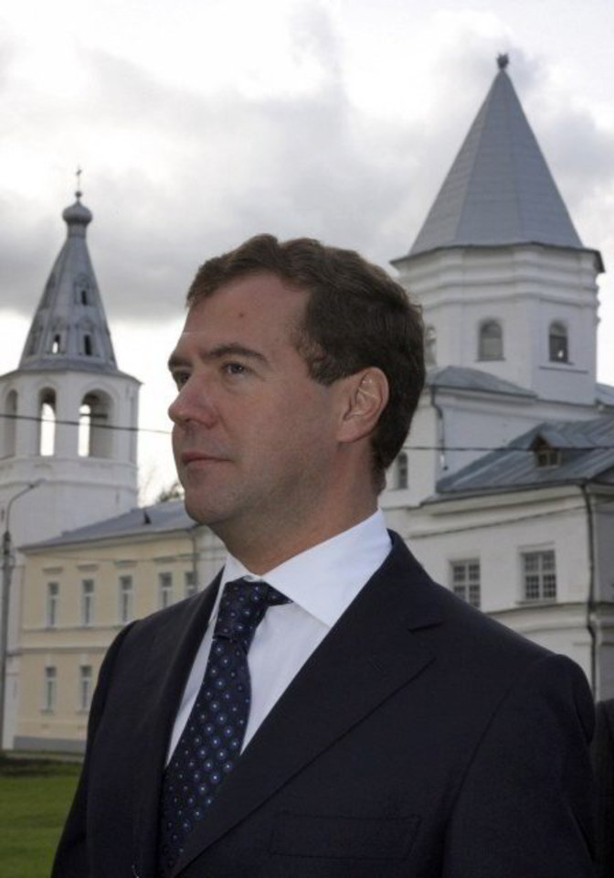 D.Medvedevas pasiūlė „neforsuoti tų šalių įsiliejimą į NATO, kurios dar nėra tam pasiruošusios“.