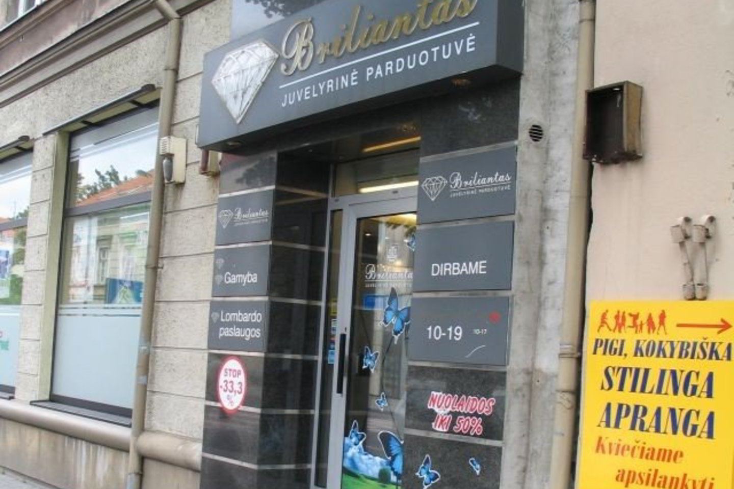 Parduotuvė „Briliantas“ įsikūrusi pagrindinėje uostamiesčio gatvėje.