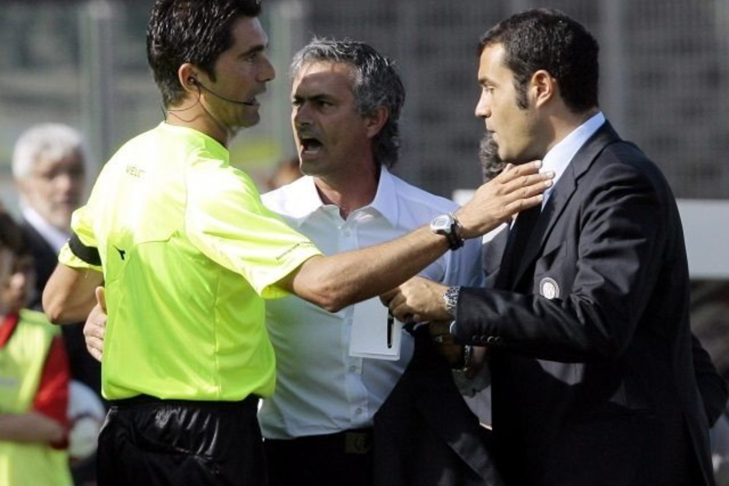 J.Mourinho emocingai reagavo į teisėjų sprendimus ir buvo išvytas iš aikštės.