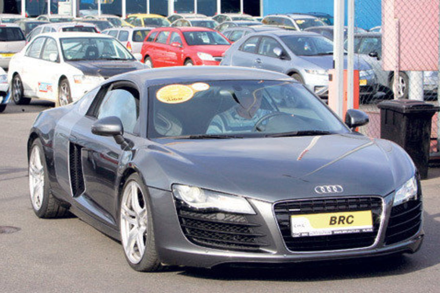 „Audi R8”?, „Porsche 911 Turbo”? „Mercedes-Benz SL500”?, BMW M6? – susidomėjimas išskirtiniais automobiliais visada yra. Netgi sunkmečiu.