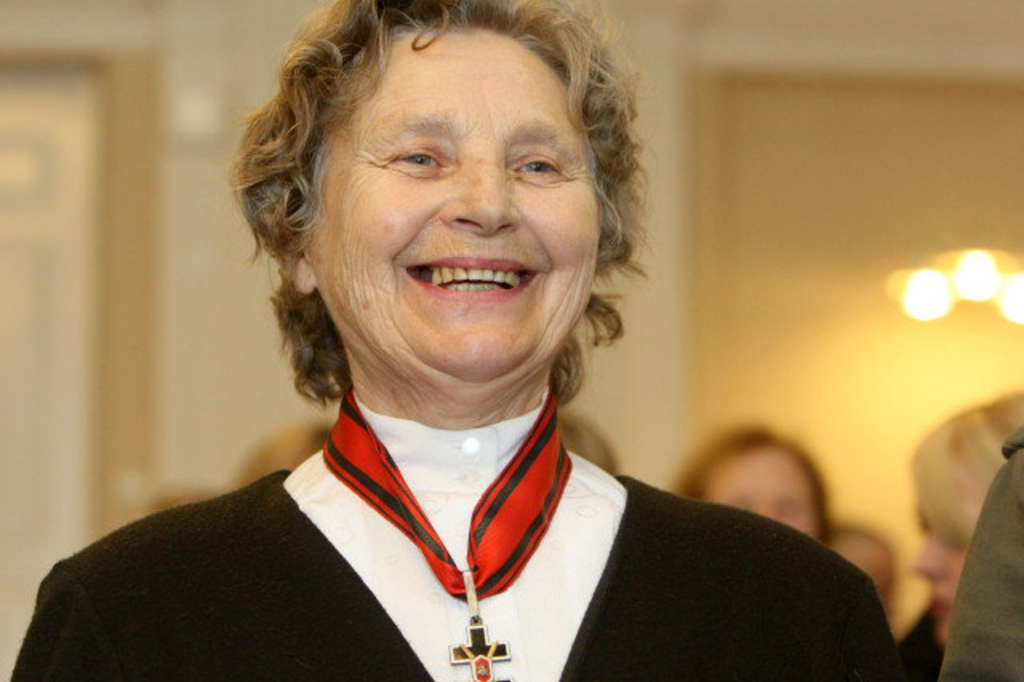 Taip pat trečiuoju asmeniu patraukta disidentė N.Sadūnaitė sakė, jog teismo posėdis jai priminė sovietmetį, kai ji buvo teisiama ir negirdima.