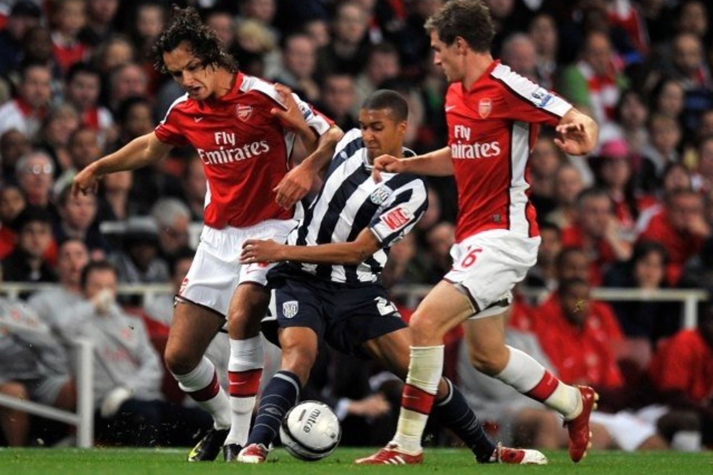 Londono "Arsenal" (raudona apranga) pranoko varžovus.