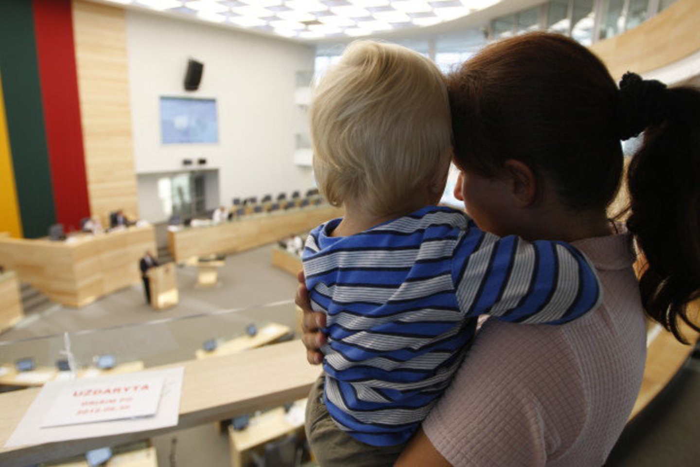 Nacionaliniame susitarime ketinama motinystės išmokas jau esamoms mamoms ir naujai išeinančioms motinystės atostogų nuo sausio 1 dienos mažinti 10 procentų.