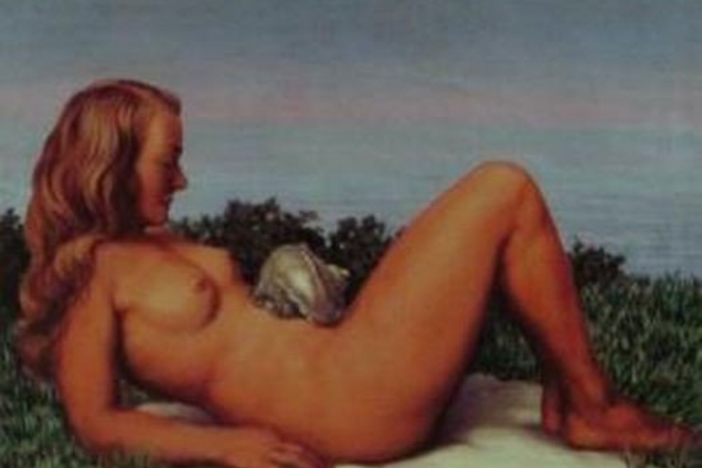 60 x 80 cm dydžio drobėje „Olympia“ pavaizduota nuoga gulinti R.Magritte'o žmona Georgette su kriaukle ant pilvo.