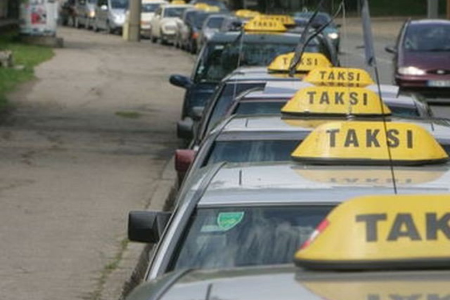 Inspektoriai, patikrinę 82-jų įmonių taksi automobiliuose įrengtus taksometrus, nustatė, kad 24-iose įmonėse jie neatitinka teisinės metrologijos reikalavimų: privalomosiomis metrologinės patikros plombomis neužplombuotas taksometro blokas.