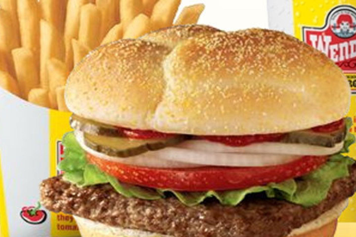 Vienas penkiasdešimtmetis iš Šiaurės Karolinos, šlamšdamas greitojo maisto restorane „Wendy's“, sugebėjo pro nosį į plaučius įtraukti dalį plastikinio šaukšto ar šakutės.