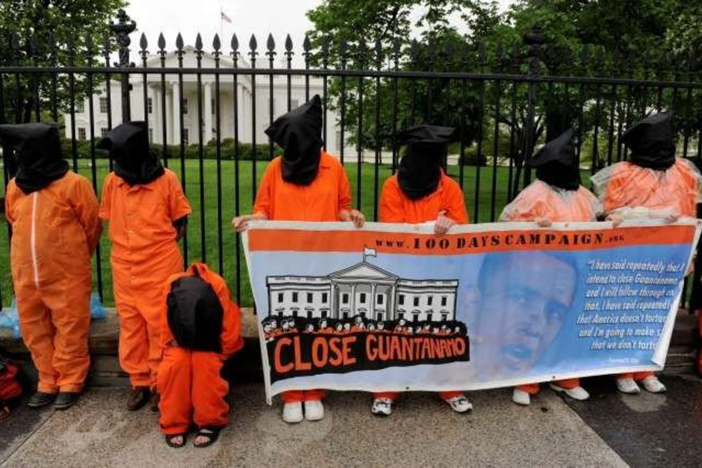 Gvantanamo kalėjimas, pagal pirminį planą, turėtų būti uždarytas iki 2010 metų sausio.