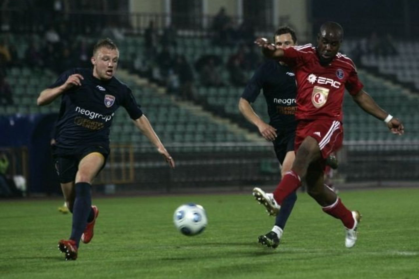 „Bangos“ futbolininkai (juoda apranga) pralaimėjo Panevėžio klubui.