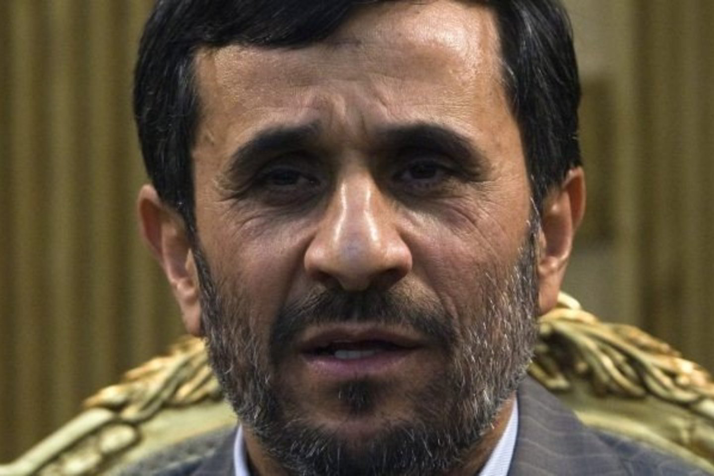 Irano prezidentas M.Ahmadinejadas demontruoja karinę jėgą.
