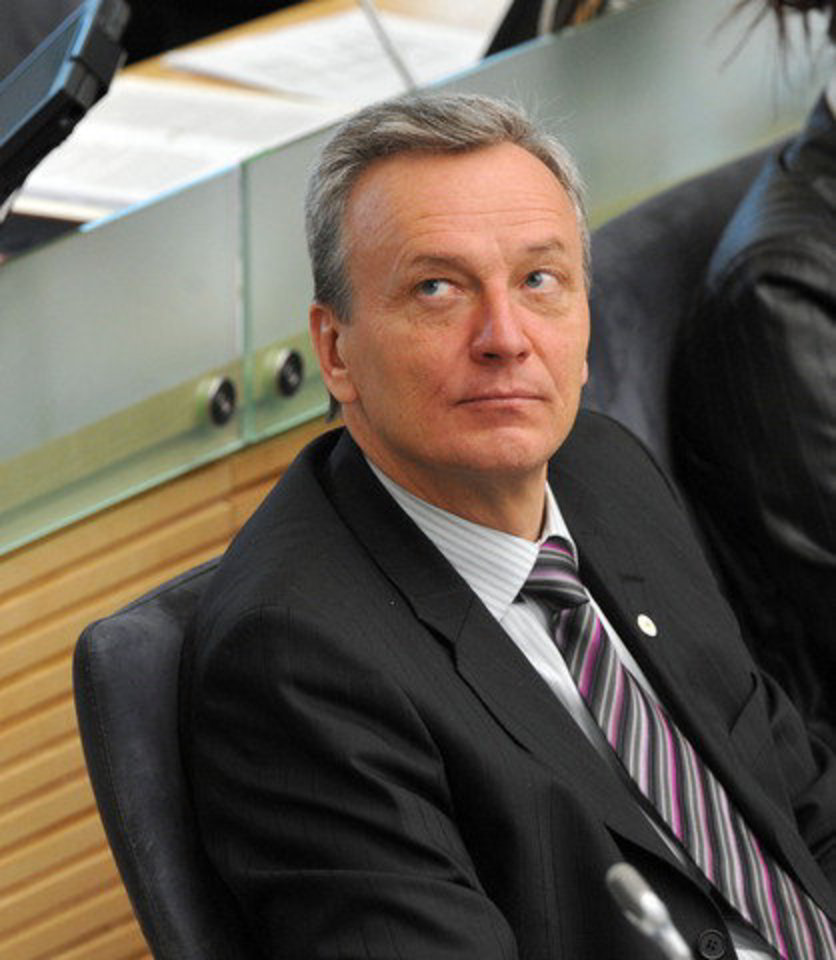 Praėjusią savaitę tie patys konservatoriai į savo gretas priėmė S.Stomą, kurio biografija papuošta teistumu bei realiu laisvės atėmimu.