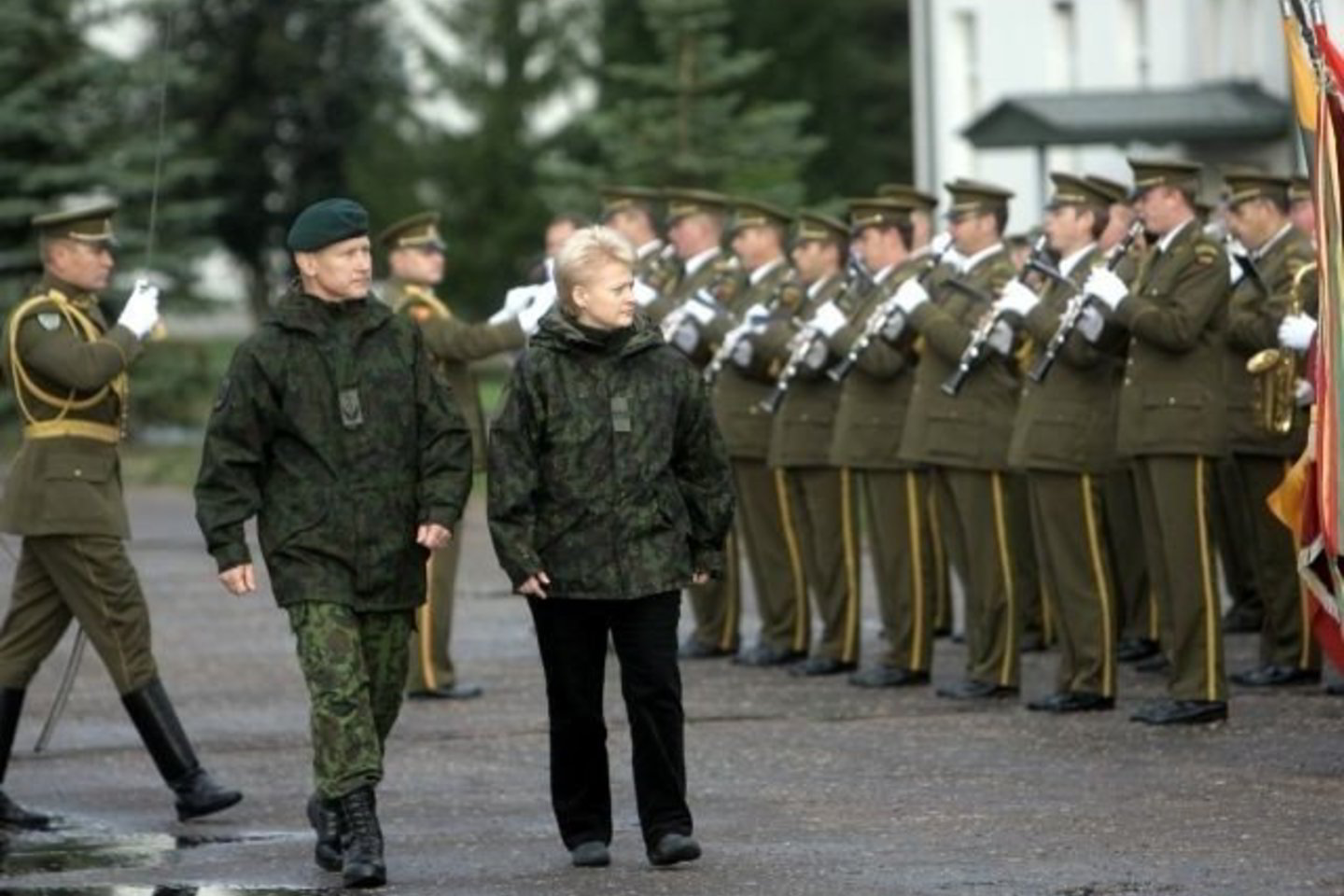 Prezidentė, paklausta, ką mano apie ketinamas mažinti pensijas, teigė, kad tai neišvengiama.