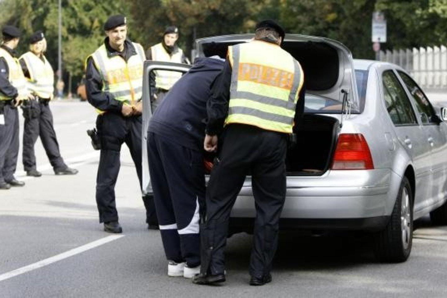 Kūdikių lavonėliai buvo pristatyti policijos pareigūnams.