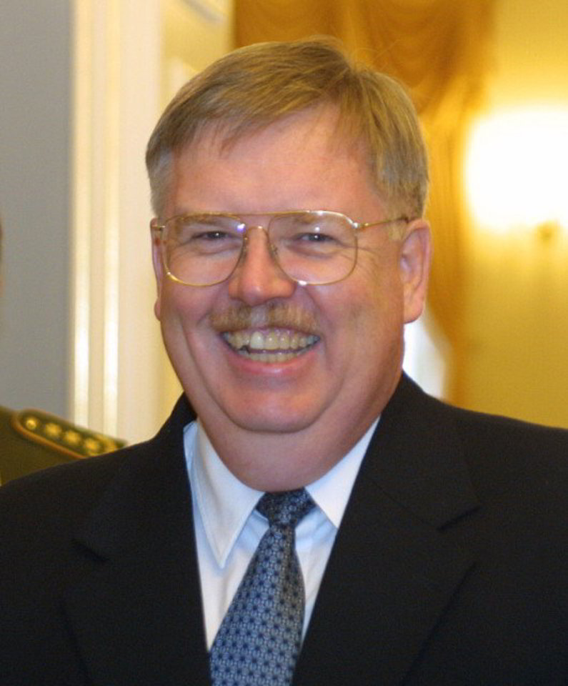 J.Tefftas taip pat buvo Amerikos ambasadorius Lietuvoje nuo 2000 iki 2003 metų.