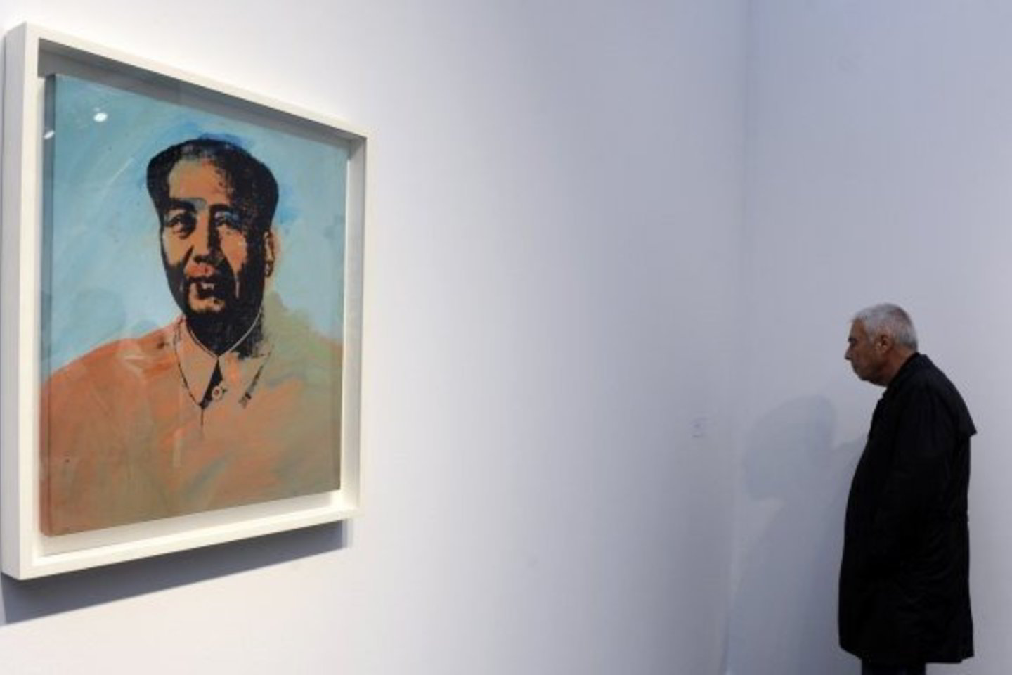 A.Warholas yra nutapęs daugybę portretų. Vienas iš jų - „Mao 1972-74“.