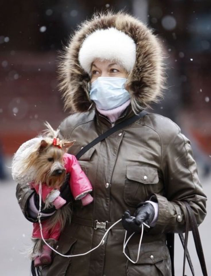 Praėjusį penktadienį Ukrainoje dėl kilusios gripo epidemijos trims savaitėms buvo uždarytos visos mokymo įstaigos, kino teatrai, uždrausti žmonių susibūrimai, taip pat sustabdytas šaukimas į armiją.