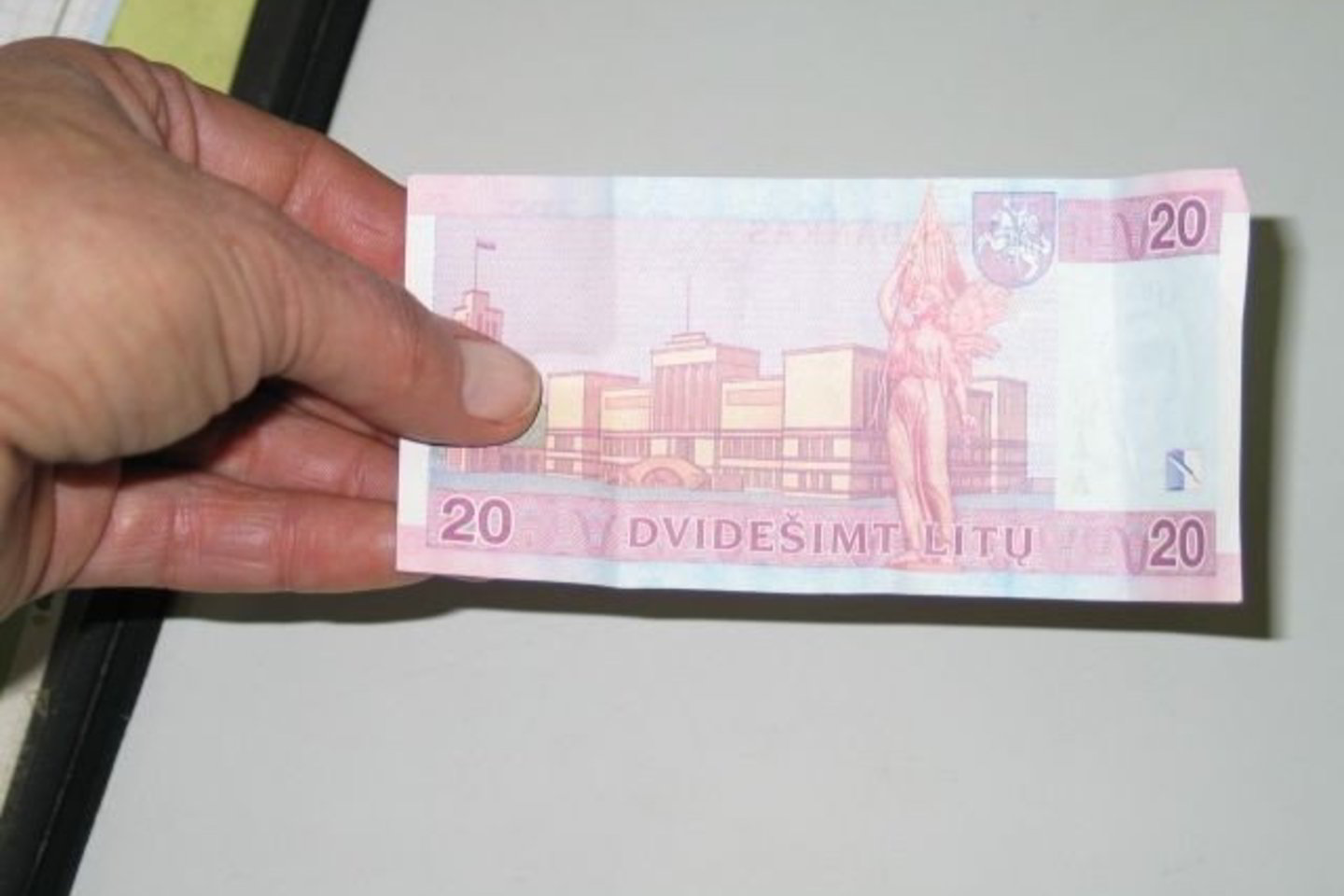 Pastaraisiais mėnesiais Žemaitijos sostinėje aptinkama padirbtų dvidešimtinių.