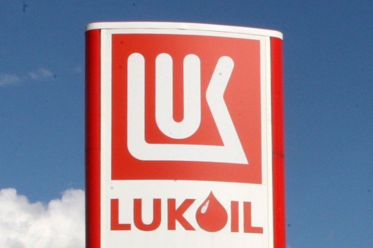 „Lukoil“ ir kitų bendrovių pažeidimai padidino naftos produktų kainas.