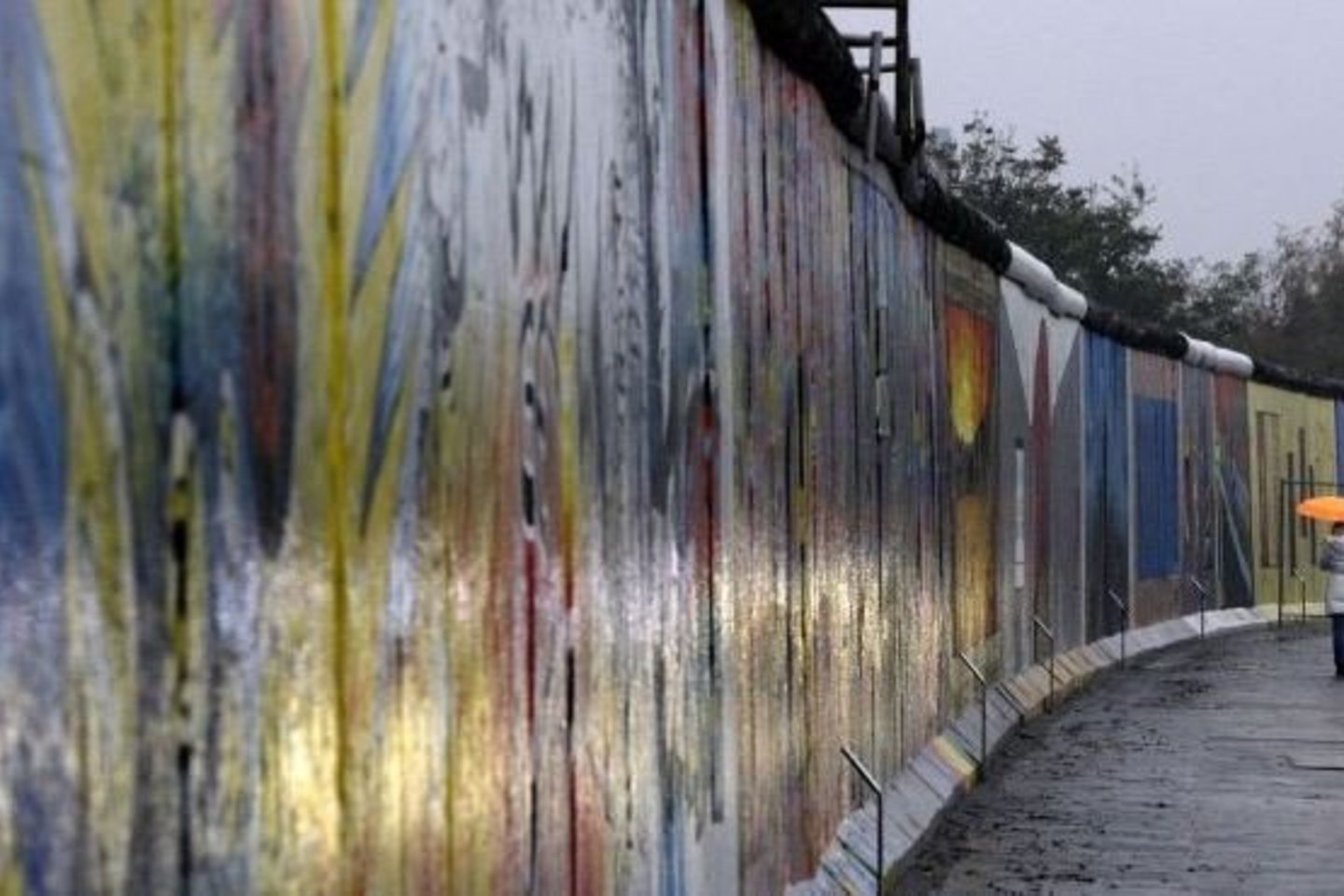Berlyno sienos griuvimo metinių renginiuose Berlyne dalyvaus Europos lyderiai, tarp jų - britų ministras pirmininkas Gordonas Brownas, Rusijos prezidentas Dmitrijus Medvedevas ir Prancūzijos prezidentas Nicolas Sarkozy, taip pat - JAV valstybės sekretorė Hillary Clinton.