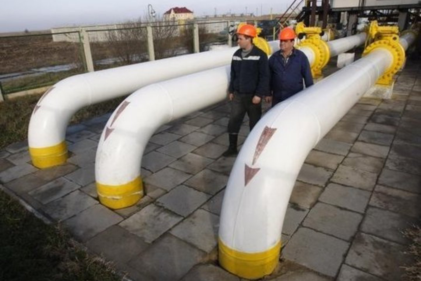 Pirmąją dujotiekio atšaką, kurios pajėgumas turėtų siekti 27,5 mlrd. kubinių metrų per metus, numatyta pradėti naudoti 2011 metais.