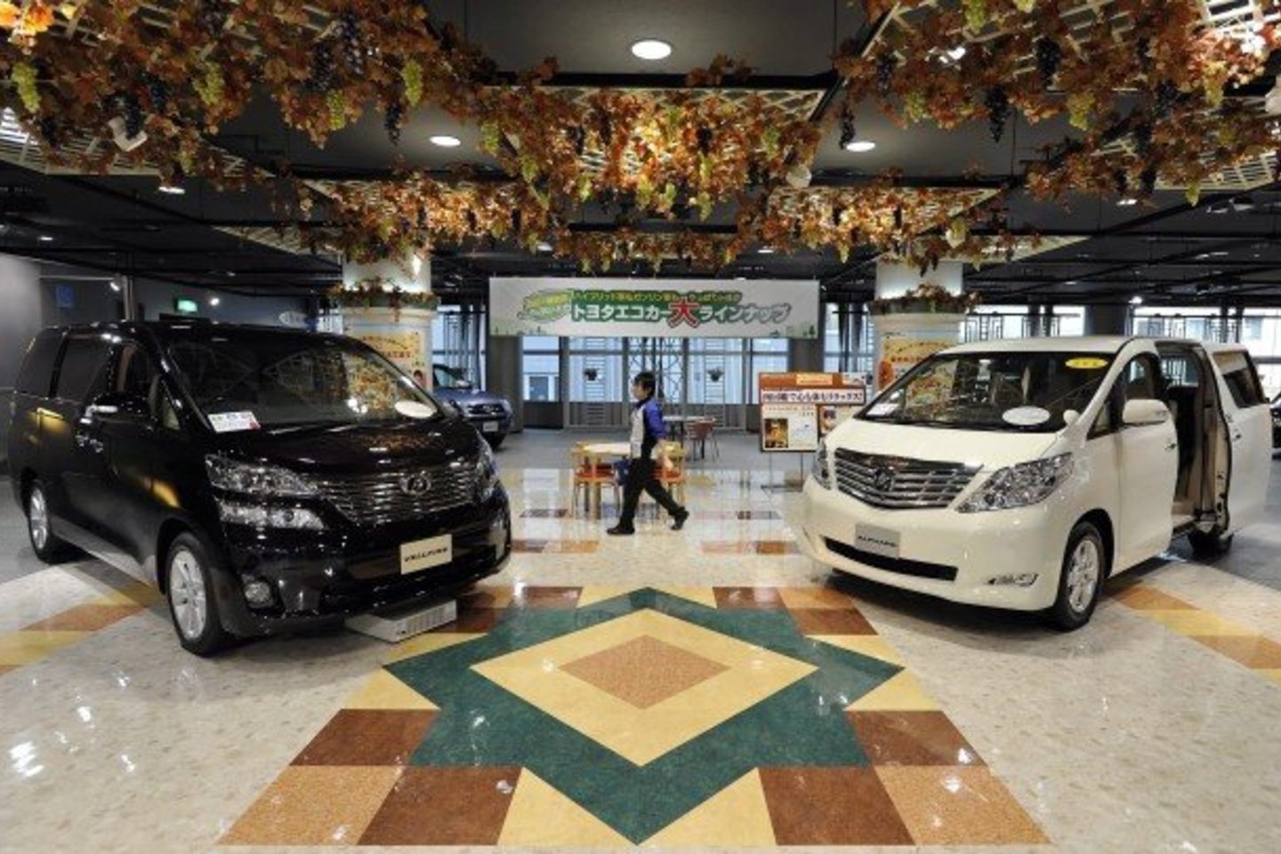 „Toyota“ pagerino grynųjų nuostolių prognozę visiems 2009 metams nuo 450 mlrd. iki 200 mlrd. jenų.