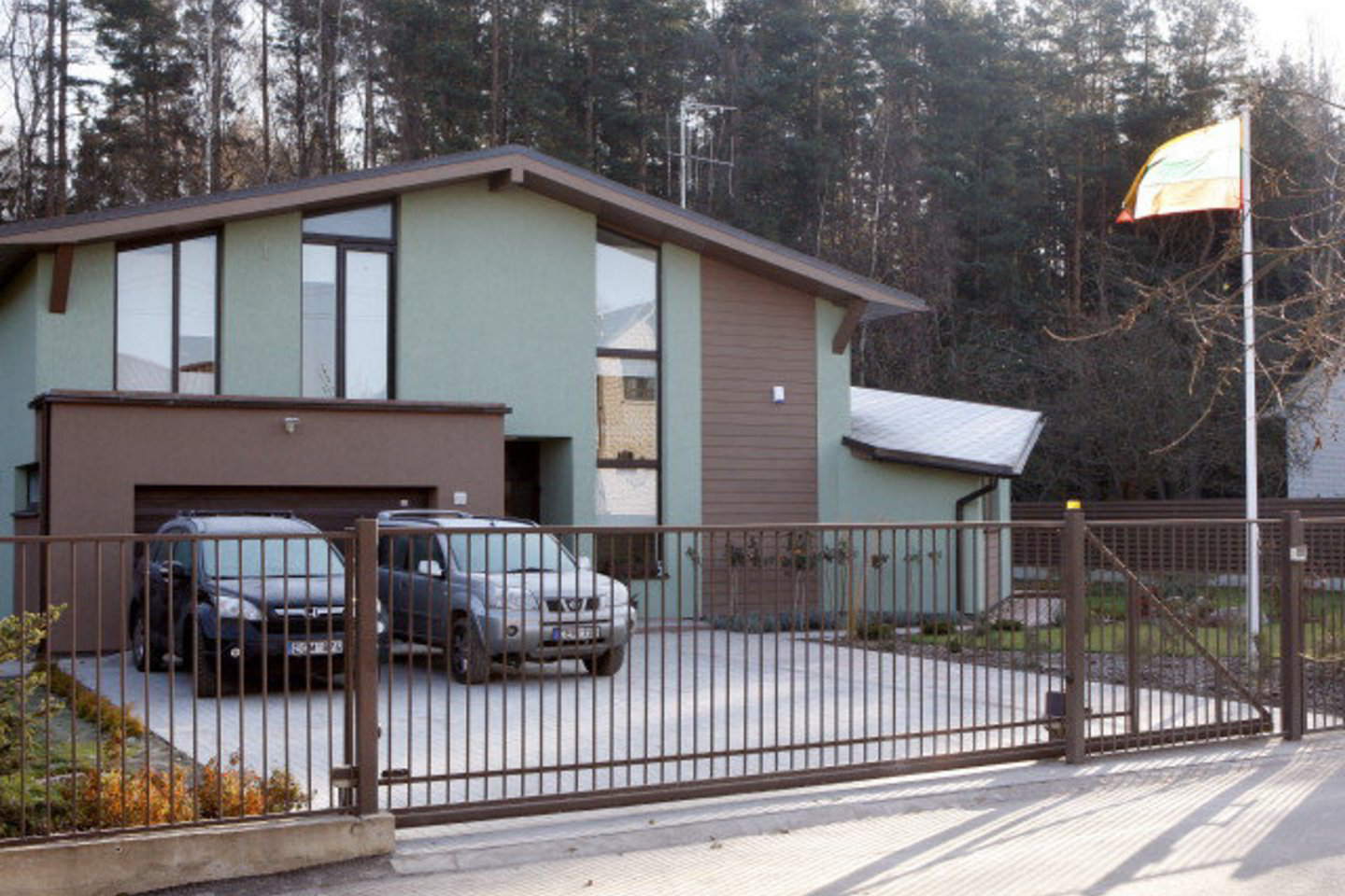 Lapkričio 2 dieną verslininkas E.Mejeris buvo nužudytas savo namuose.
