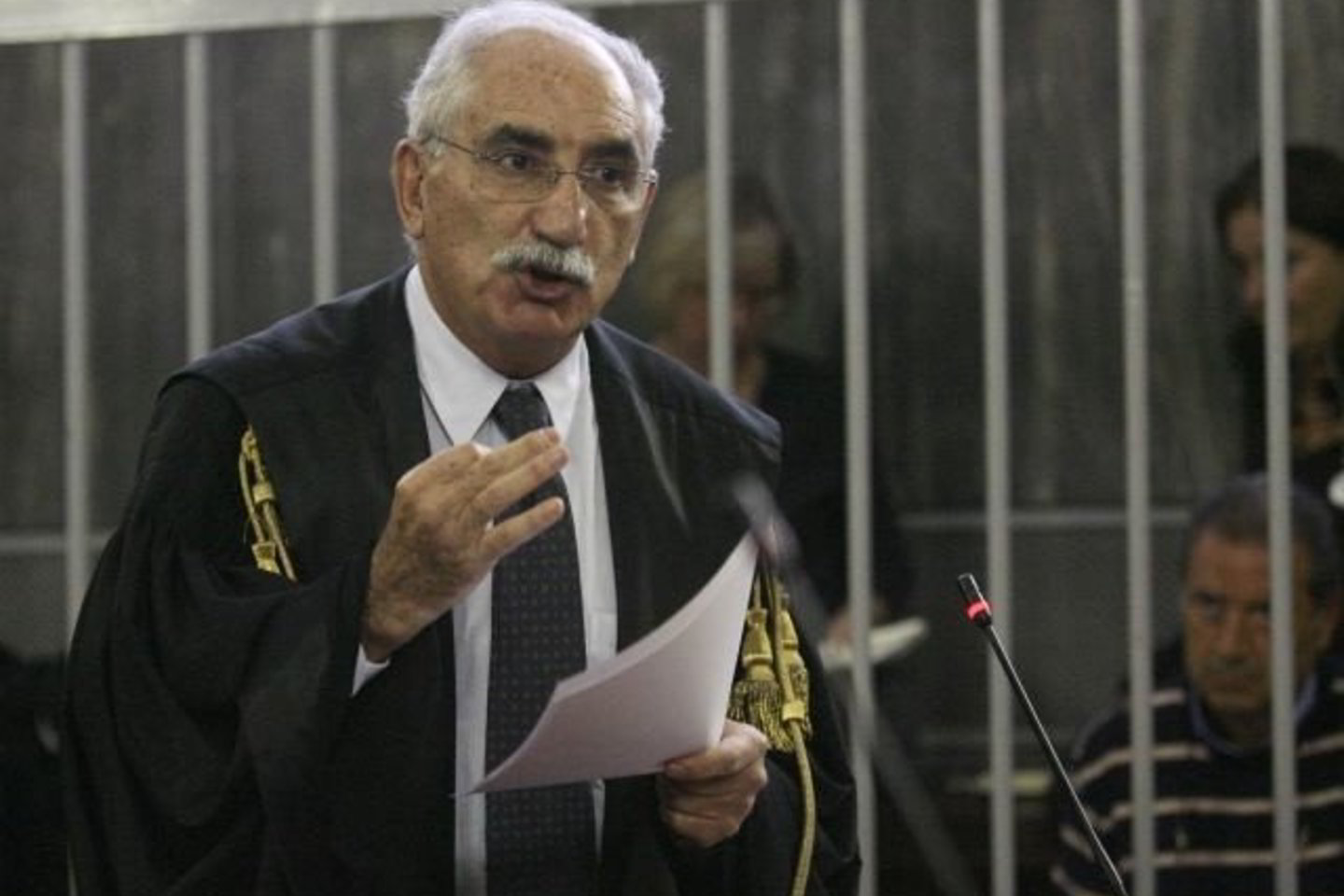 Kaltintojas Armando Spataro kalba teisme.
