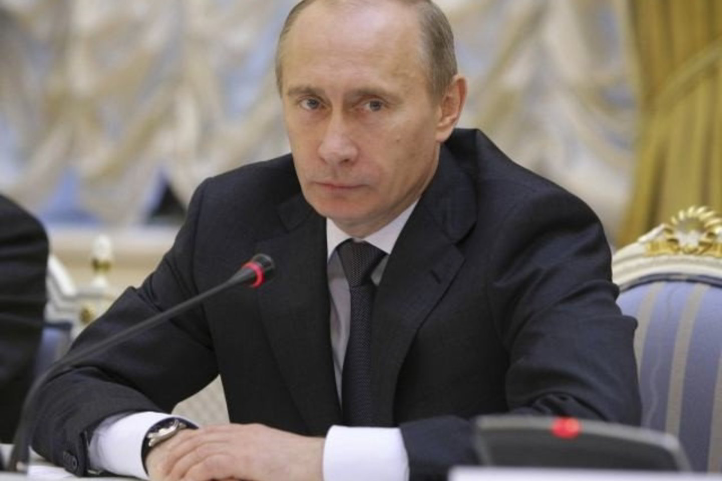 V.Putinas dainą skyrė vienai radijo stoties klausytojai.