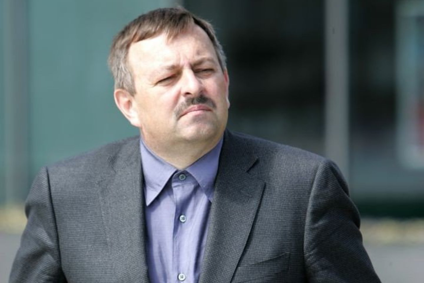 V.Navickas tvirtino nieko neprašęs darbuotis prie jo namų.