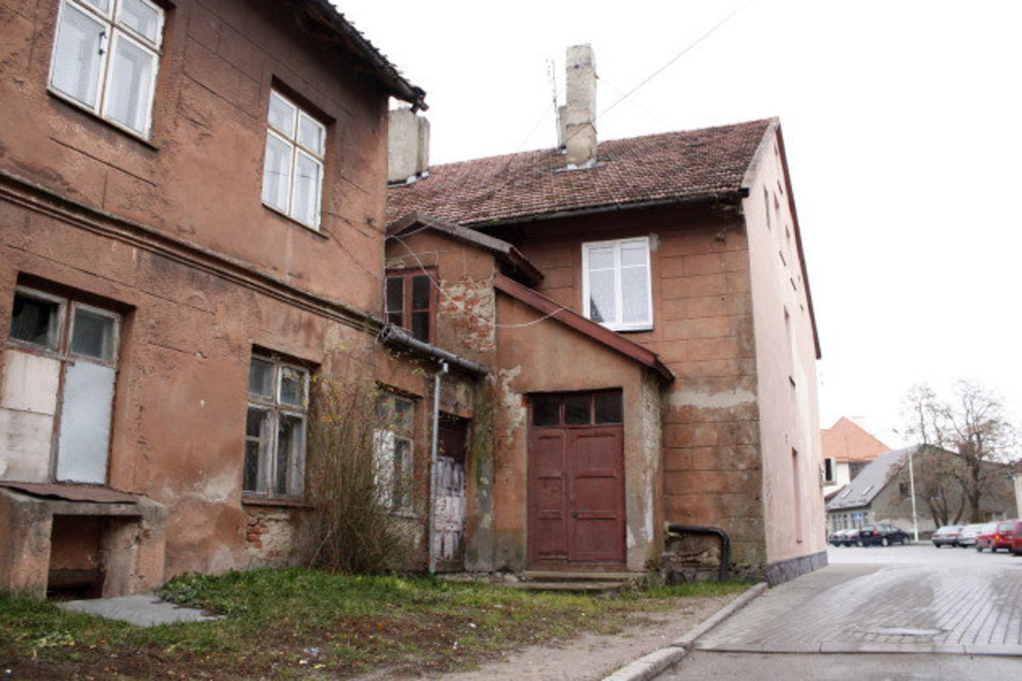 Šiame name, Šilutės miesto centre, motina badu marino ir kankino du savo vaikus.