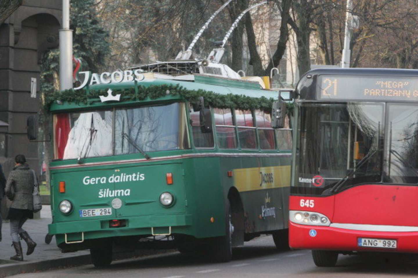 Troleibuse bus rodomi filmai ir pasakojama apie kultūrą viešajame transporte, bus mokoma, kaip pagaminti kalėdinių suvenyrų.