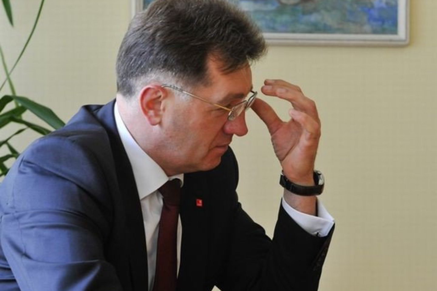Tenka tik stebėtis, kaip A.Butkevičius, gausiausios opozicinės partijos lyderis, sugebėjo atiduoti Seimo opozicijos lyderio postą Valentinui Mazuroniui.