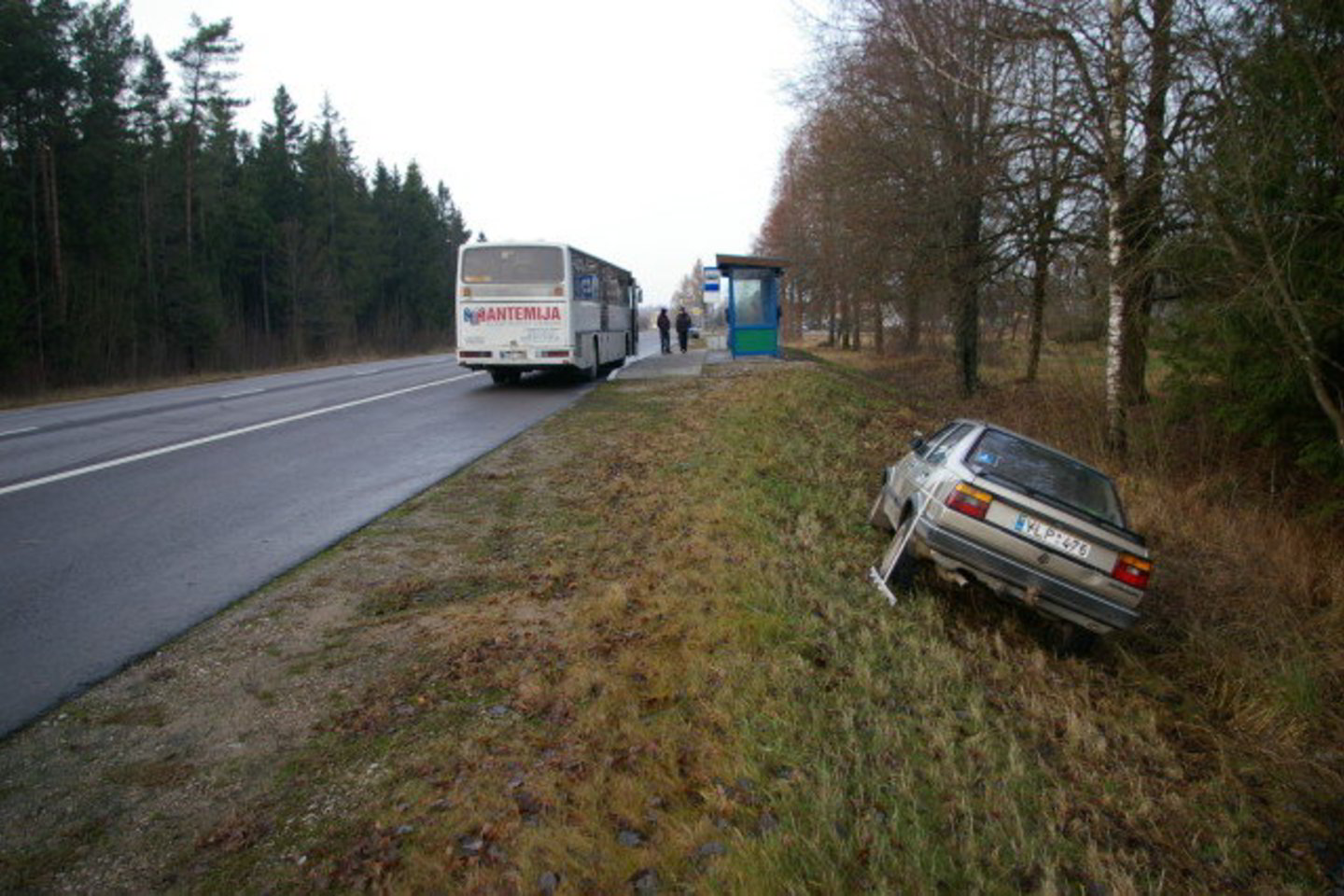 Tik laimingo atsitiktinumo dėka, neblaivaus stalgėniškio automobilis nenusinešė stotelėje buvusių žmonių gyvybių.