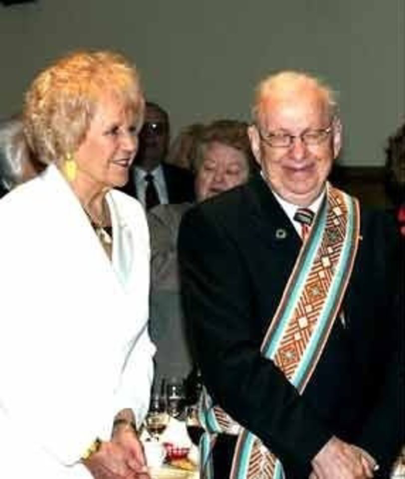 Nepriklausomos Lietuvos generaliniu garbės konsulu V.Čekanauskas (dešinėje) buvo paskirtas 1992 metais.