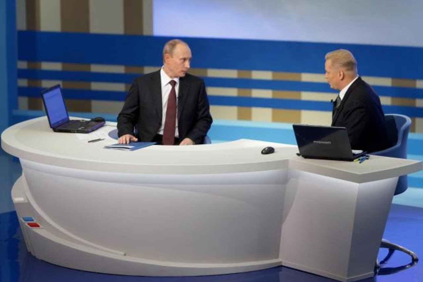 V.Putinas tiesioginėje laidoje atsakinėjo į žmonių klausimus.