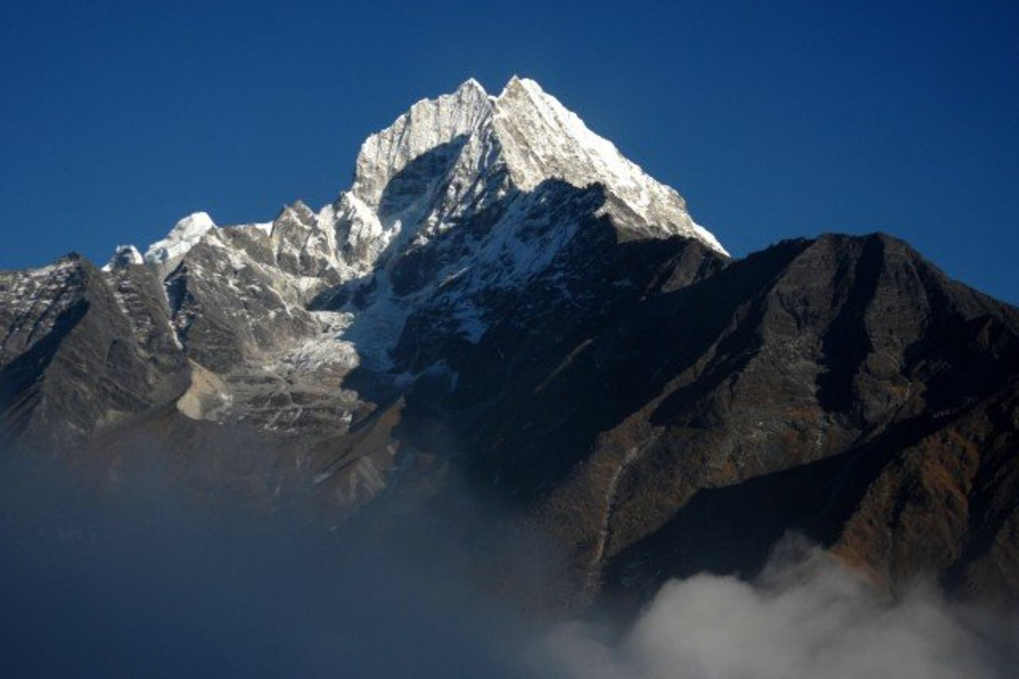 Nepalo vyriausybė surengė posėdį ant aukščiausio pasaulio kalno - Everesto šlaito.