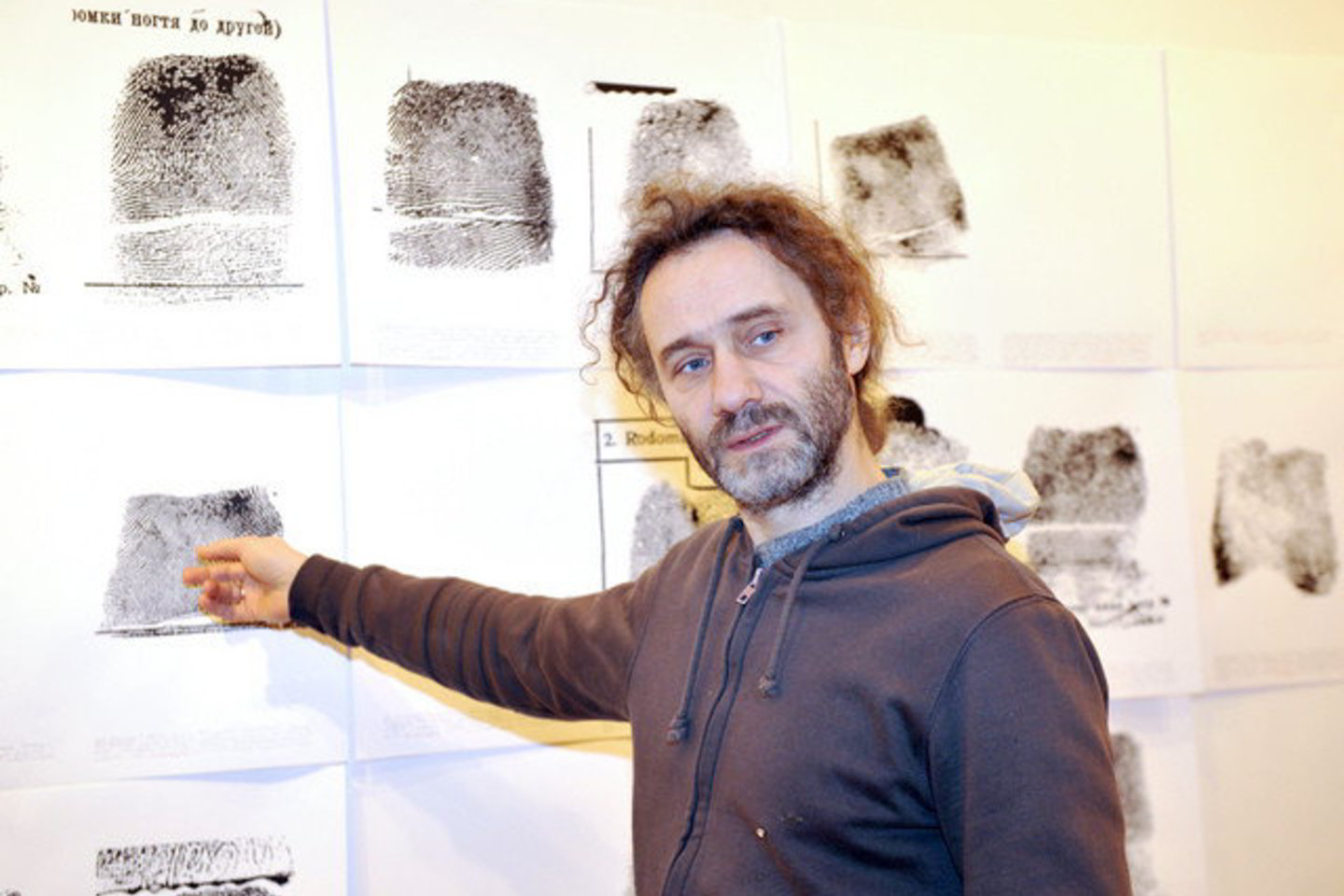 K.Grigaliūno parodoje – 130 biografijų, 27 portretai, 104 pirštų atspaudai, 754 žmonių, kurie mylėjo, veidai.