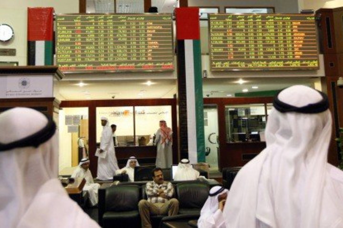 Dubajaus ekonomika tebeišgyvena krizės, kurią sukėlė „Dubai world“ pareiškimas dėl skolų mokėjimo atidėjimo, padarinius.