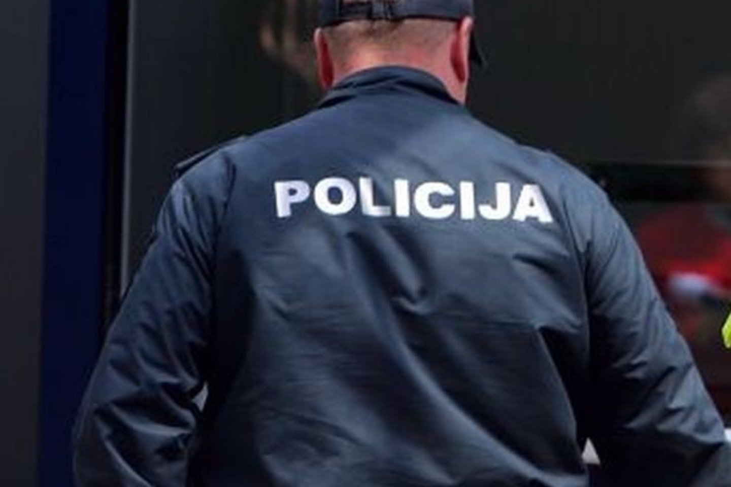 Policijos pareigūnai tiria įvykį.
