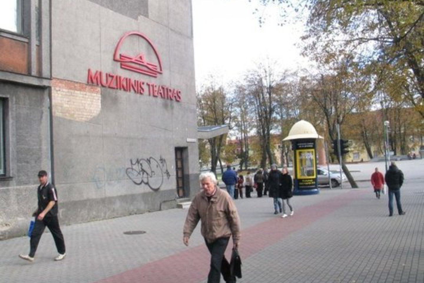 Seno ir netinkamo pastato problemos trukdo dirbti.