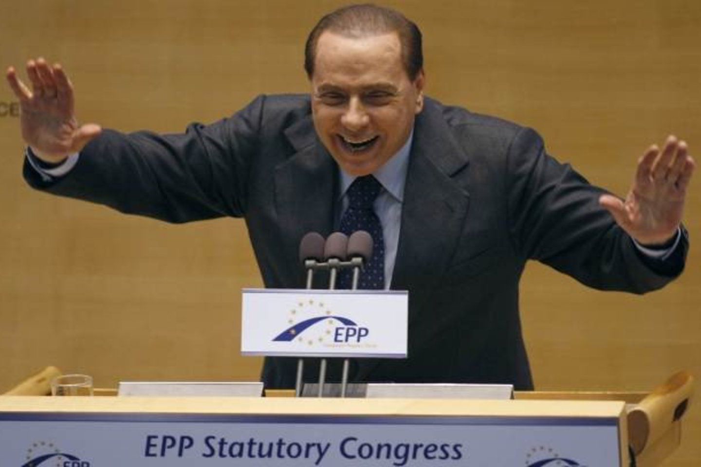S.Berlusconi suvažiavime papasakojo anekdotą apie save.