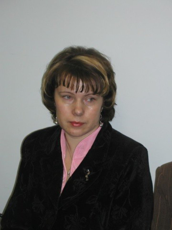 Sumažinti algą politikų paprašė pati L.Jurkonienė – ji atsisakė turėtų penkių pedagoginio darbo valandų, perleisdama jas savo pavaldiniams.