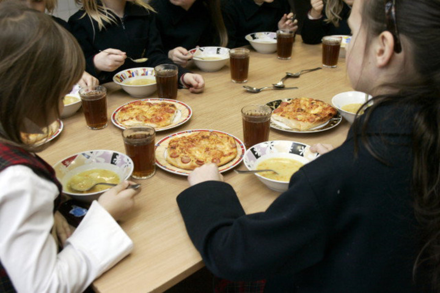 Iš nepasiturinčių šeimų vaikų nemokamo maitinimo neatims.