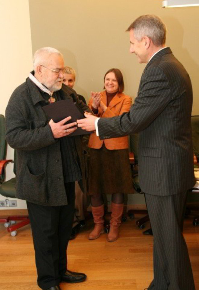 V.Sutkus gavo apdovanojimą.