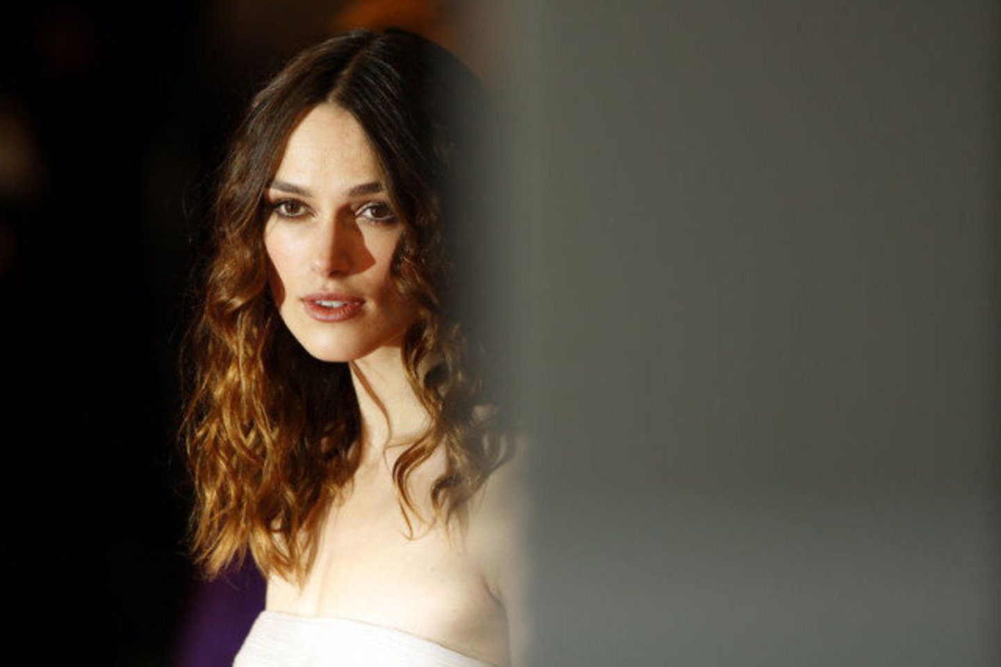 K.Knightley pozuoja dailininkui Mitchui Griffithsui.