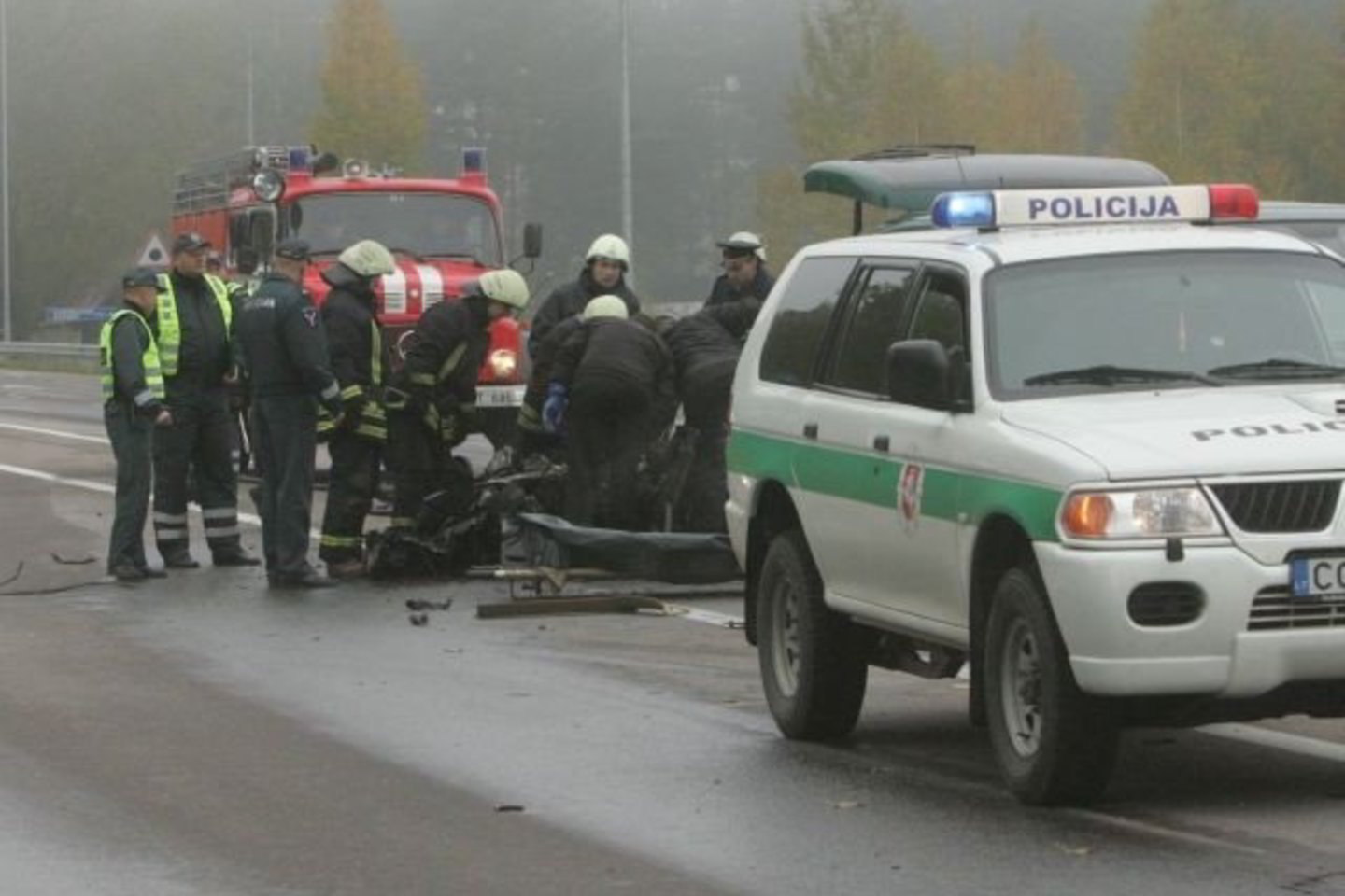 Per eismo įvykį žuvo prie automobilio „Nissan Patrol“ stovėjęs 28-erių vyriškis.