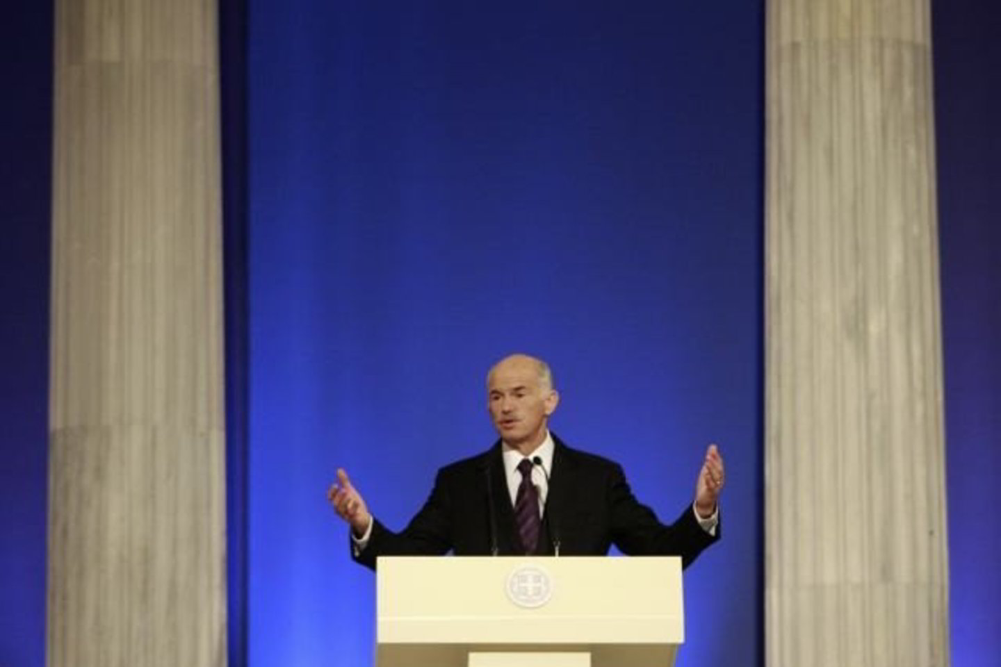 „Privalome keistis arba paskęsime“, - teigia G.Papandreou.