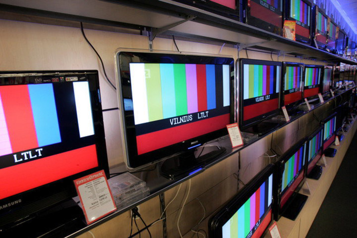 Po trejų metų analoginės televizijos imtuvus galėsime mesti lauk arba turėsime jiems pirkti pakankamai brangius skaitmeninio signalo priedus.